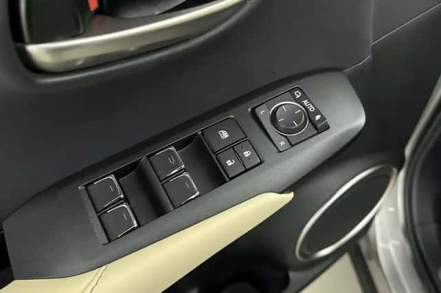 Lexus NX (2021) thumbnail 22