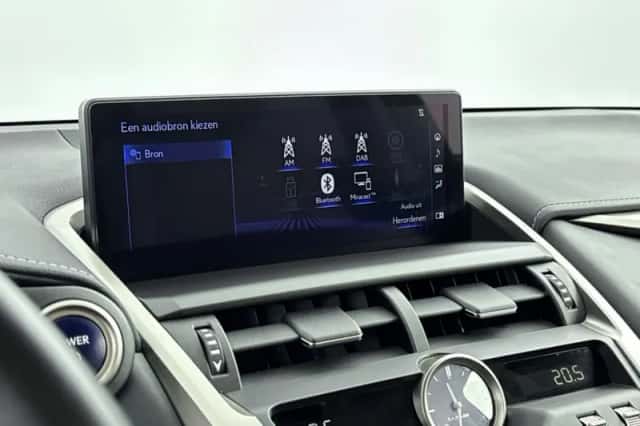 Lexus NX (2021) thumbnail 25