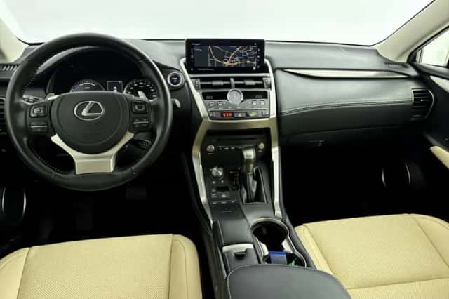 Lexus NX (2021) thumbnail 4