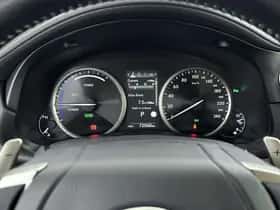 Lexus NX (2021) thumbnail 5