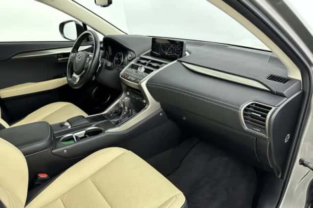 Lexus NX (2021) thumbnail 6