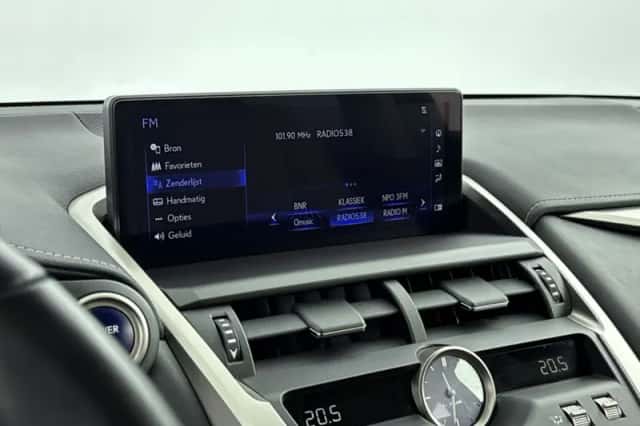 Lexus NX (2021) thumbnail 7