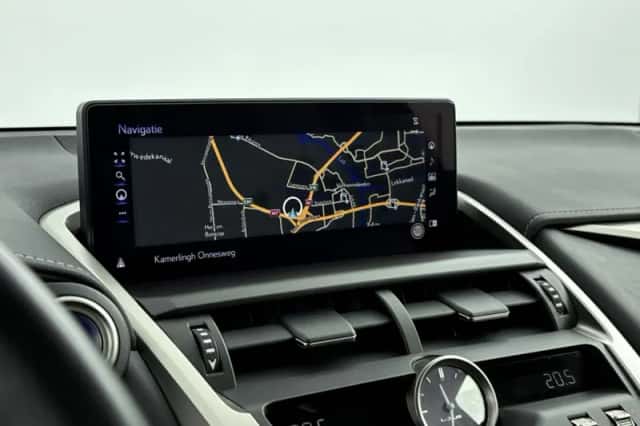 Lexus NX (2021) thumbnail 9