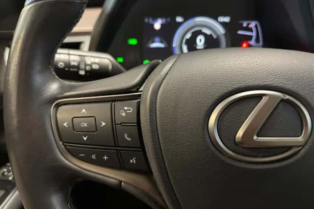 Lexus UX (2019) thumbnail 12
