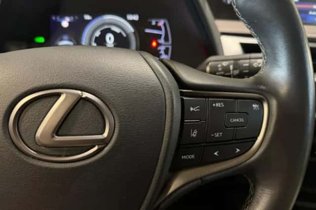 Lexus UX (2019) thumbnail 14