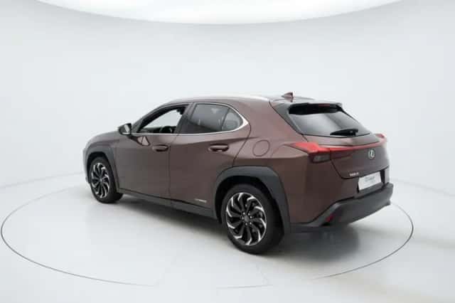 Lexus UX (2019) thumbnail 4