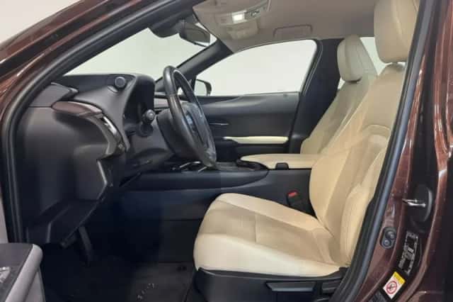 Lexus UX (2019) thumbnail 6