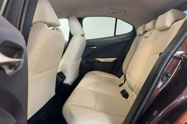 Lexus UX (2019) thumbnail 8