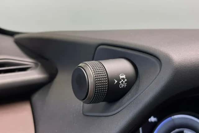 Lexus UX (2019) thumbnail 10