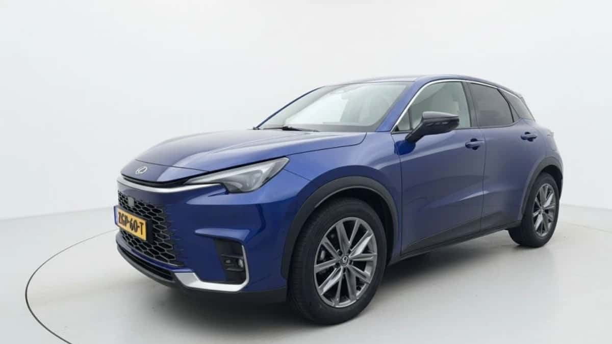 Lexus LBX (2025) — foto 1