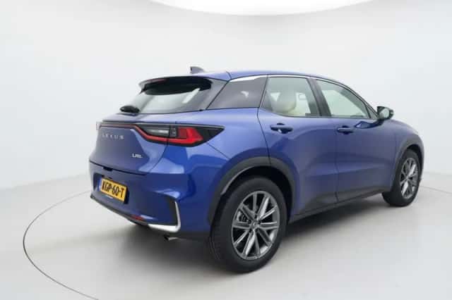Lexus LBX (2025) thumbnail 2