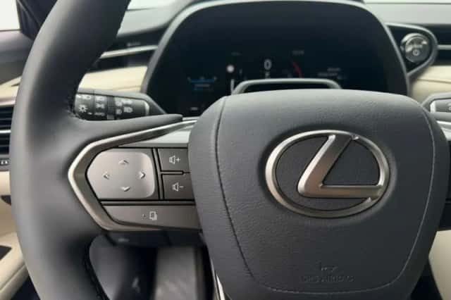 Lexus LBX (2025) thumbnail 15