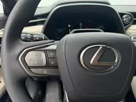 Lexus LBX (2025) thumbnail 15