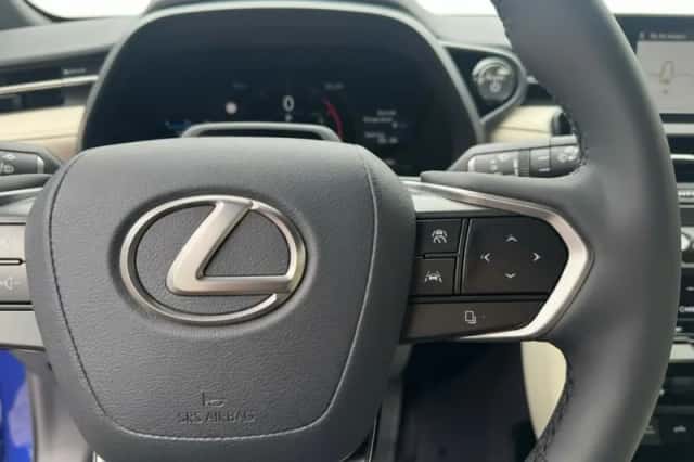 Lexus LBX (2025) thumbnail 16
