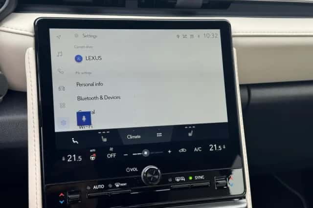 Lexus LBX (2025) thumbnail 18