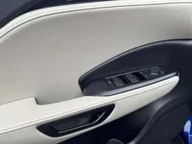 Lexus LBX (2025) thumbnail 10