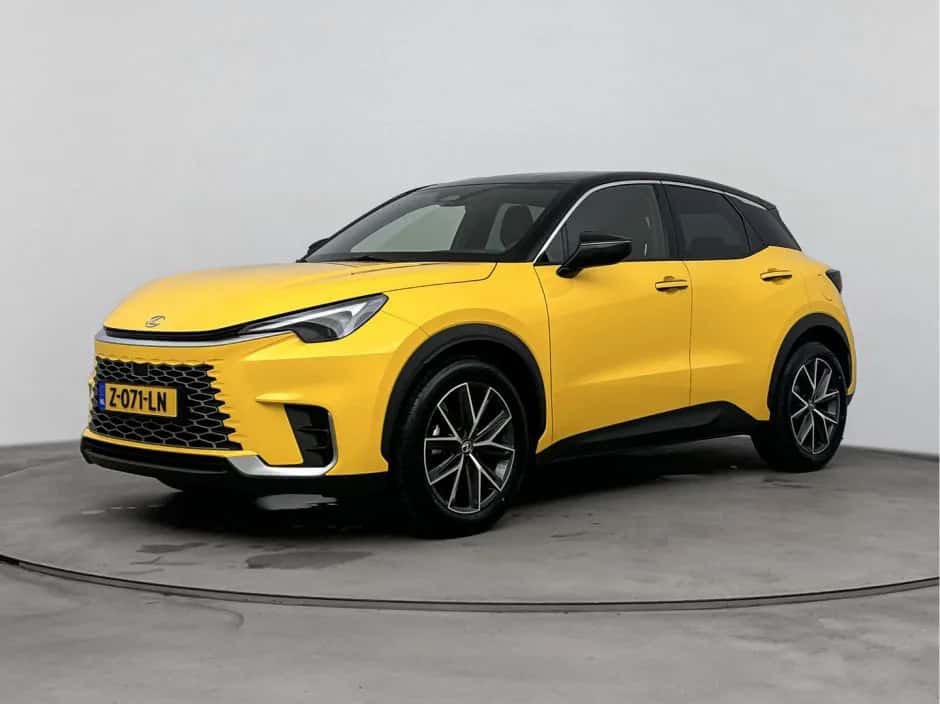 Lexus LBX (2024) — foto 1