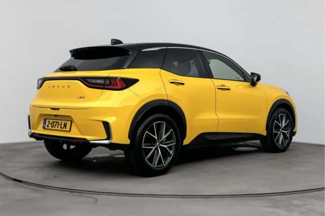 Lexus LBX (2024) thumbnail 2