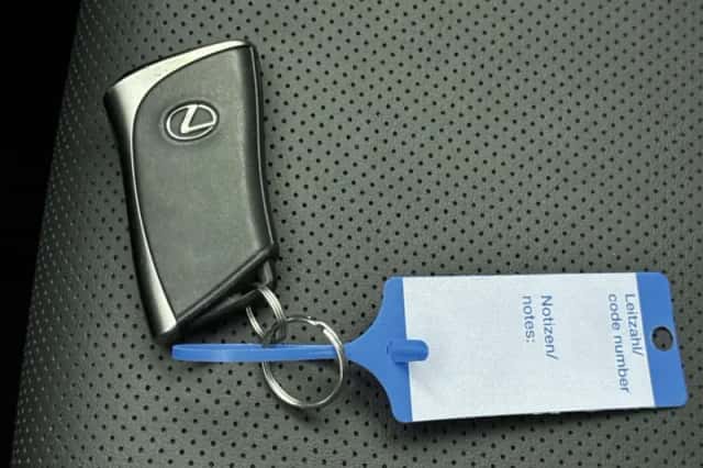 Lexus LBX (2024) thumbnail 12