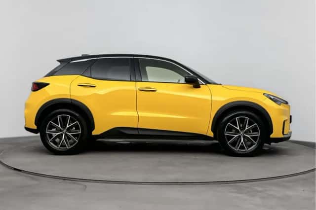 Lexus LBX (2024) thumbnail 14