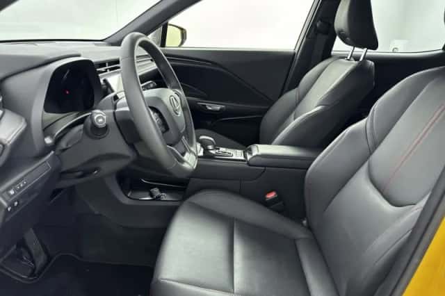 Lexus LBX (2024) thumbnail 18