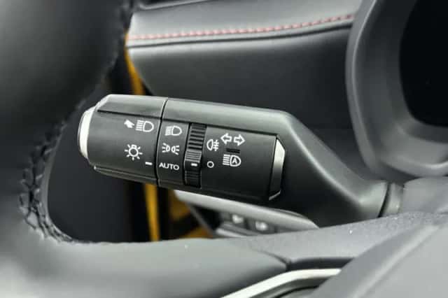 Lexus LBX (2024) thumbnail 22