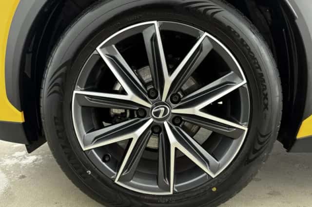 Lexus LBX (2024) thumbnail 38
