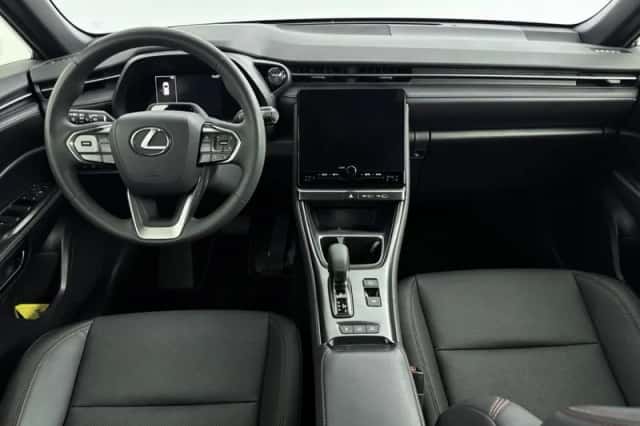 Lexus LBX (2024) thumbnail 5
