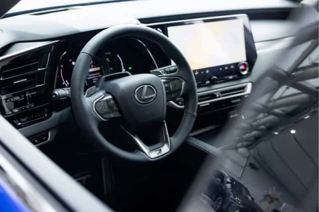 Lexus RX (2024) thumbnail 7