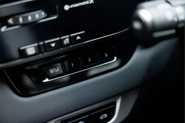 Lexus RX (2024) thumbnail 9