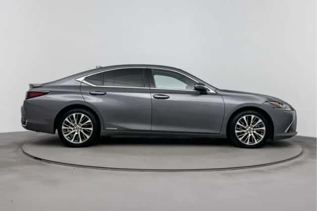 Lexus ES (2021) thumbnail 11