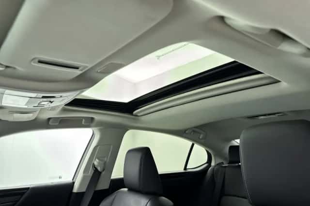 Lexus ES (2021) thumbnail 16