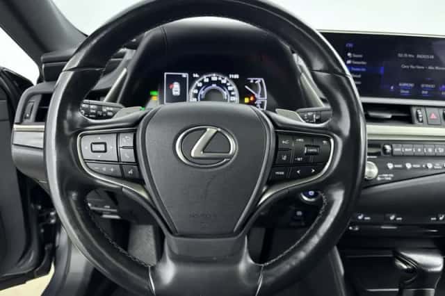 Lexus ES (2021) thumbnail 17