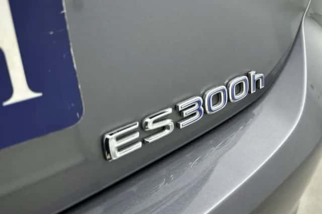 Lexus ES (2021) thumbnail 18