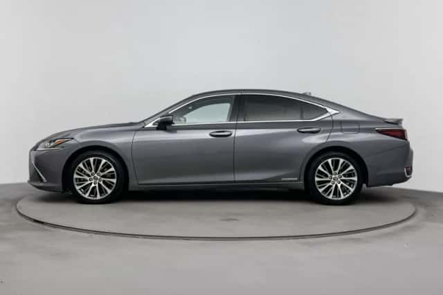 Lexus ES (2021) thumbnail 3
