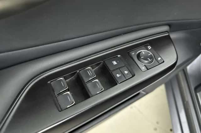 Lexus ES (2021) thumbnail 22