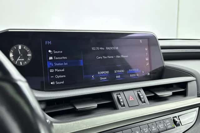 Lexus ES (2021) thumbnail 23