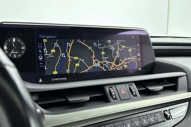 Lexus ES (2021) thumbnail 25