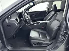 Lexus ES (2021) thumbnail 26
