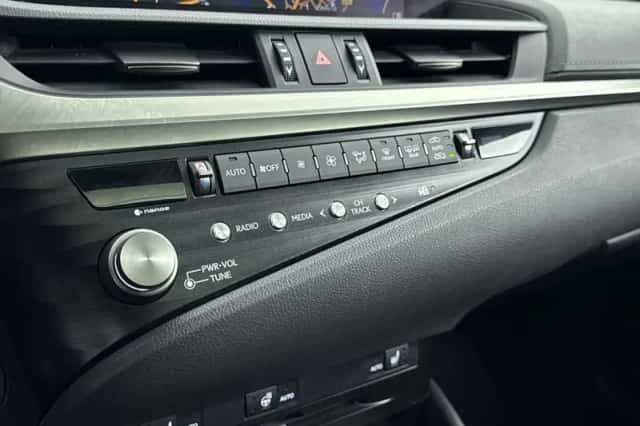 Lexus ES (2021) thumbnail 5