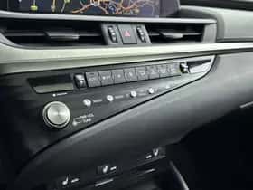 Lexus ES (2021) thumbnail 5