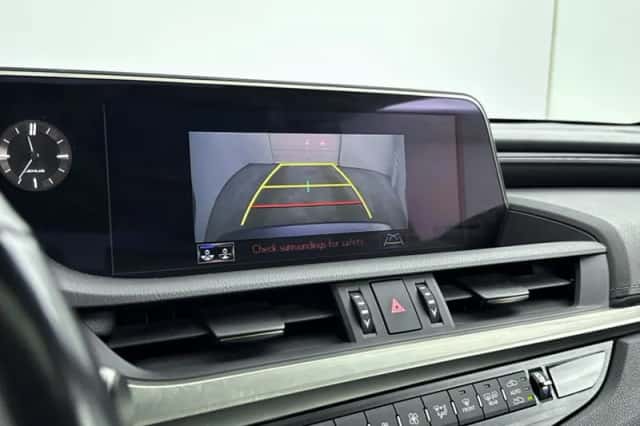 Lexus ES (2021) thumbnail 6