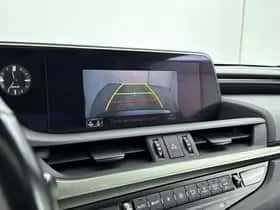 Lexus ES (2021) thumbnail 6