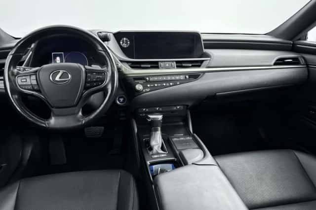 Lexus ES (2021) thumbnail 9