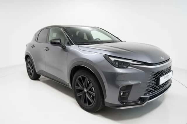 Lexus LBX (2024) thumbnail 3