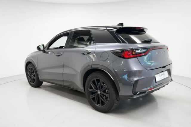 Lexus LBX (2024) thumbnail 4