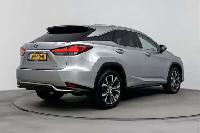 Lexus RX (2022) thumbnail 2