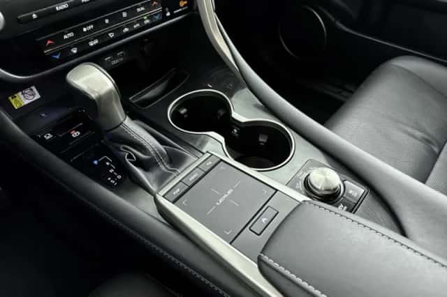 Lexus RX (2022) thumbnail 13