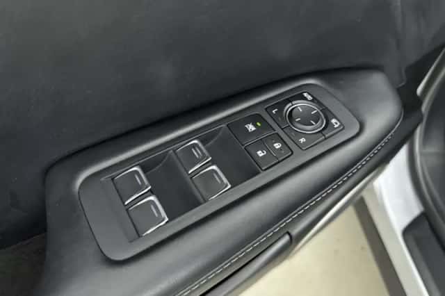 Lexus RX (2022) thumbnail 23