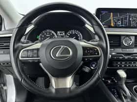 Lexus RX (2022) thumbnail 5